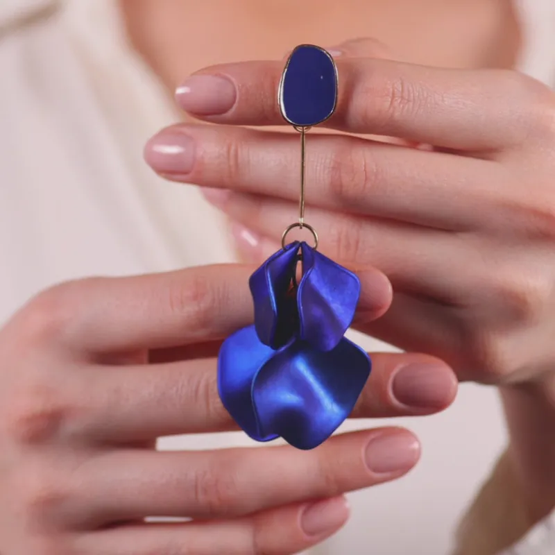 Simply Whispers Blu Bellflower Dangle Earrings New
